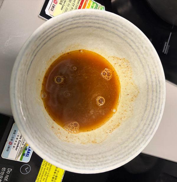 煮麵
將調味包用一點熱水煮開