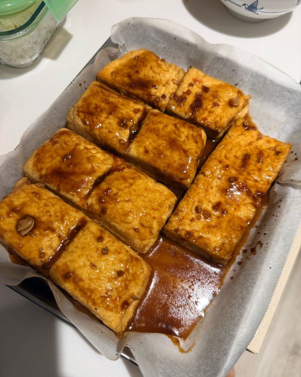 雙面刷烤肉醬 氣炸鍋180度烤10分鐘
翻面 再刷烤肉醬 刷好刷滿 再烤10分鐘
悶五分鐘