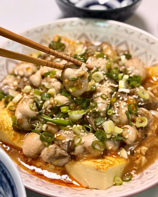 我自己再煎一塊雞蛋豆腐鋪在底下
