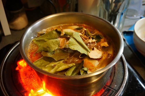 起鍋前 再放進冬粉  魚露  檸檬汁