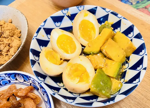 【享用方式】
除很適合拌飯、拌稀飯享用；再加點濃郁醬汁，食指大動！
另外也建議將酪梨抹在吐司上，鹹香版酪梨抹醬，別有風味。