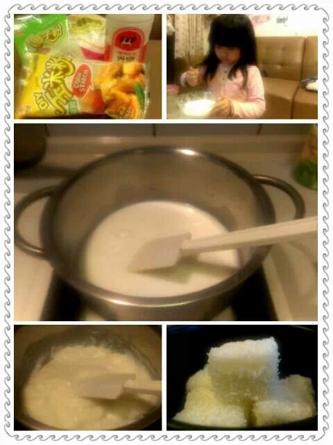 將玉米粉過篩，鮮奶(300c.c.)加入喇勻