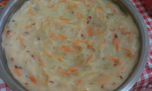 放入電鍋中，外鍋放入兩杯半的水(量米杯)。