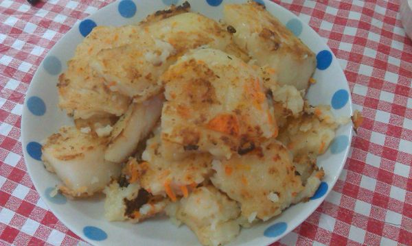 切成片用煎的加點蒜頭醬油，嗯味道真是好棒哦。