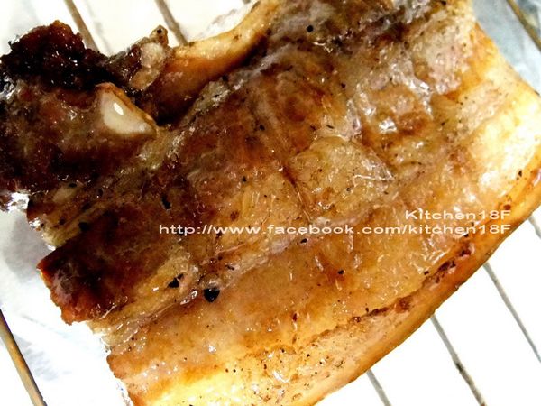 【料理方法有三種】(1)烤：烤箱先預熱至250度，烤20分鐘。再調降為180度，烤10分鐘。
(2)煎：不蓋鍋蓋，正反面各煎20分鐘。
(3)先蒸再烤：先蒸15分鐘，再用200度烤箱，烤20-25分鐘。