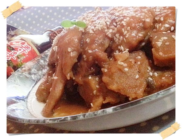 打開鍋蓋大火收汁.最後撒上炒香的白芝麻