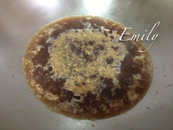 等醬汁煮滾