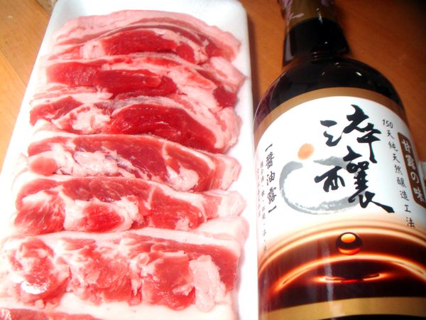 採用台灣豬五花扣肉，用淬釀醬油露來調味，最能突顯肉的好質感及美味