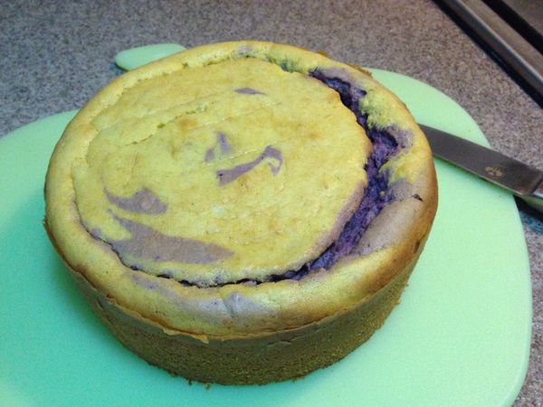 蛋糕出爐後，請倒扣冷卻，冷卻完畢再行脫膜哦！