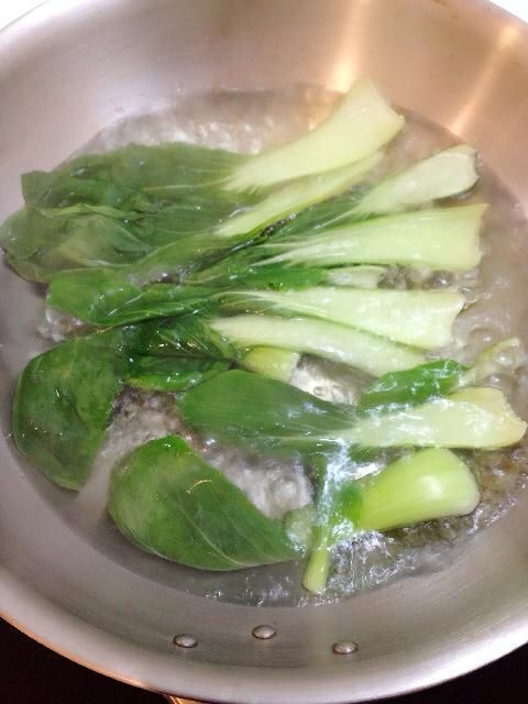 將青江菜及麵條燙熟
*麵條沒拍到sorry~