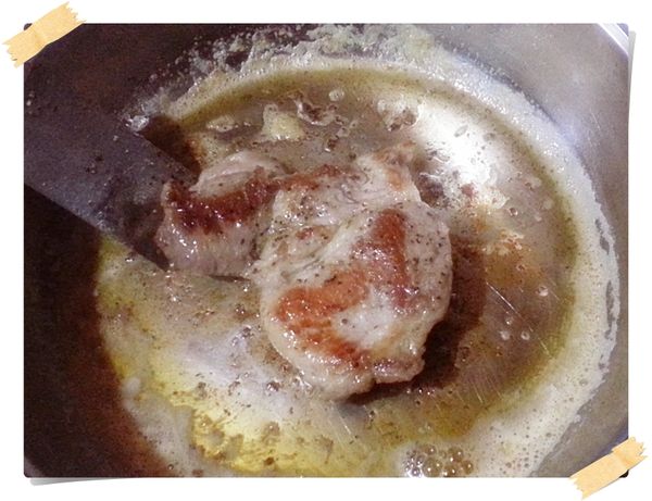 肉排用80克奶油煎至雙面略焦.進烤箱250度烤20分鐘