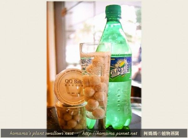 最後將雪碧汽水倒入杯中，稍微攪拌一下，即可立即享用！