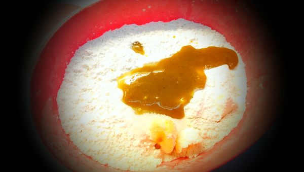 倒入可果美咖哩火鍋高湯及水混合