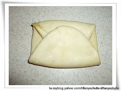 光滑面在下,然後摺成三折