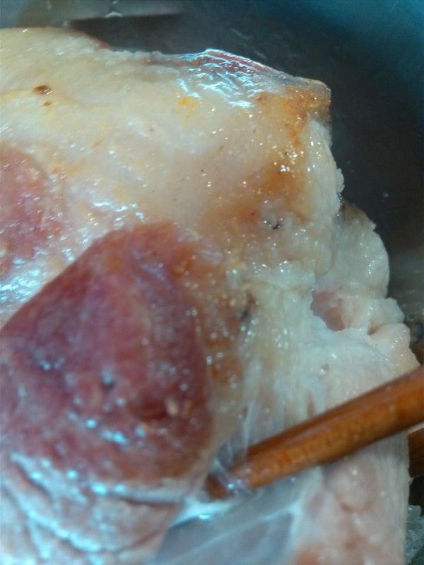 並儘量將每一面都煎至金黃色後,將肉取出.