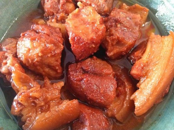 完成了香味濃郁,色澤完美的紅糟燒肉.