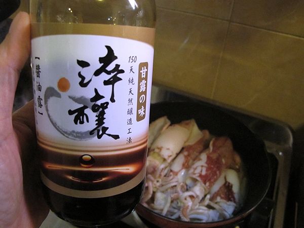 《味全》淬釀甘醇醬油露為100%純天然釀造,不添加防腐劑及味精, 讓我料理好安心! 其經150天長時間釀造工法, 味道甘醇不死鹹, 用在滷、燉、紅燒、沾、淋、都很適合喔!