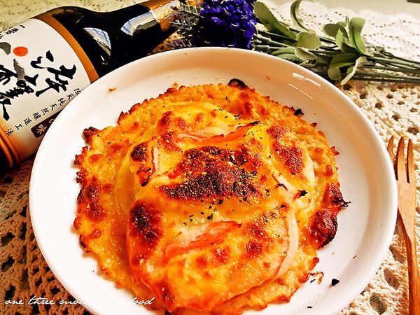 簡單的米批薩就上桌了( ° ▽、° ) 好吃又簡單
最後再灑上少許的乳酪粉與巴西里末增加香氣

是消滅多餘的剩菜好料理~