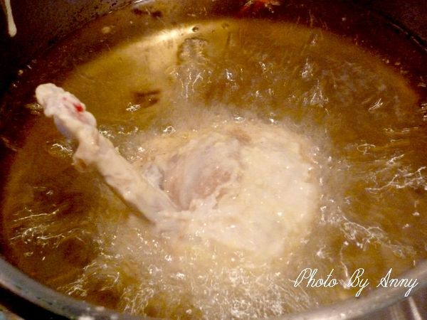 將起司酥炸粉:水以1:0.7的比例調勻，將龍鳳腿沾附均勻入油鍋，炸至金黃酥脆，即可~