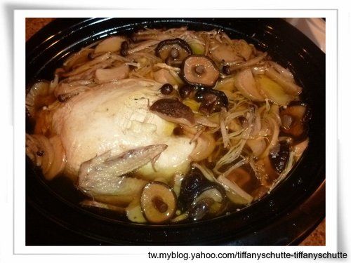 煮將近四小時後,這時可以鹽和糖調味接著又多煮了一個小時