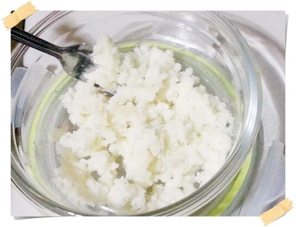 趁熱拌入糖用叉子壓碎備用