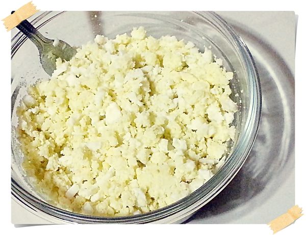 拌入雞蛋碎.放涼之後拌入沙拉醬即完成