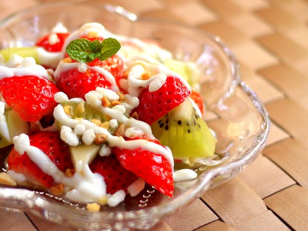 也可以輕鬆倒入盤中美美的食用唷～保持原有的鮮艷水果色澤．．又不會被壓的不美觀，Lock Lock 保鮮盒真的很好用