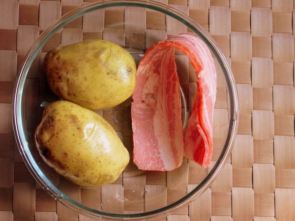 準備[主食材]馬鈴薯、培根