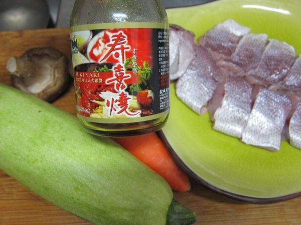 魚肉切成8片，擺盤。