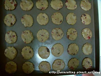 大烤箱:

麵糰分成15g/each，搓圓壓扁，180度C/170度C烤20分鐘。

大約烤了15分鐘後，要將烤盤整個轉180度，這樣顏色才會均勻!