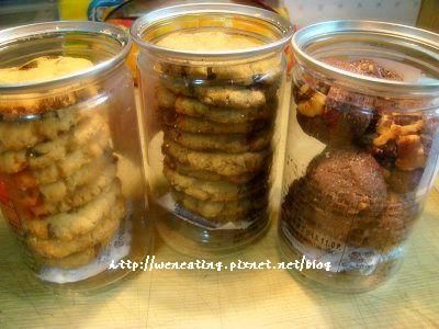 冷卻以後就能裝到罐子裡啦!

放在桌上不知不覺一下子就被吃完了呢