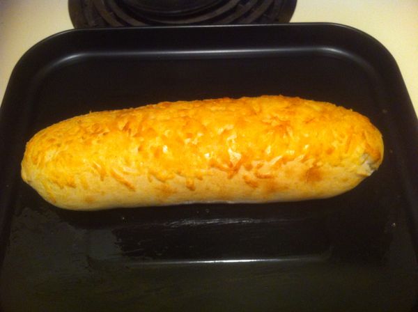 放入已經預熱好的烤箱裡烤約15-20分鐘, 因為每個烤箱溫度都不一樣,所以只要烤到上色即可出爐, 剛出爐的雞肉捲非常熱,所以先不要入口,等溫度稍降再吃喔~