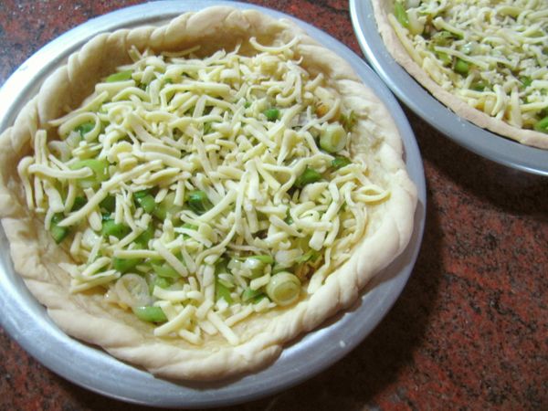 接著再放上一層起司 ( 喜歡起司可多放一些 )。