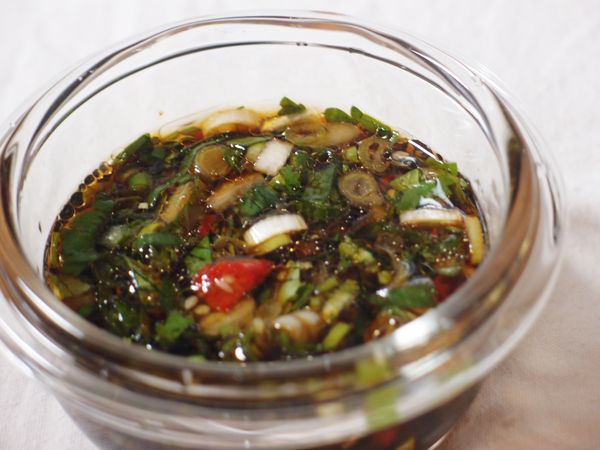 將[中式佐醬]的材料混合。
(使用Locklock的保鮮盒盛裝，
如果沒用完，冷藏保存很方便!)