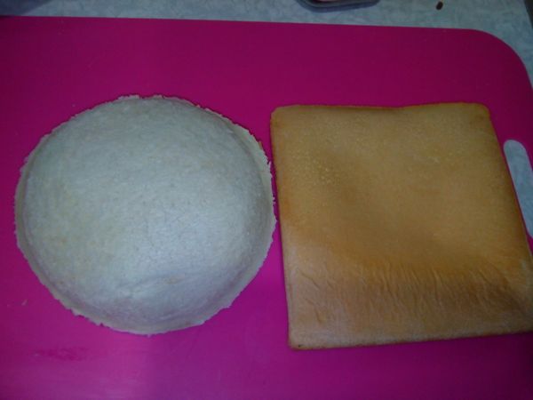 再壓出鼻子和耳朵,眼睛用巧克力豆