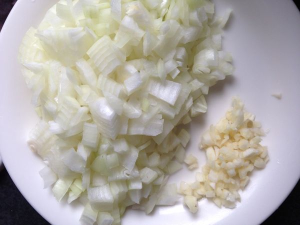 洋蔥,大蒜切末