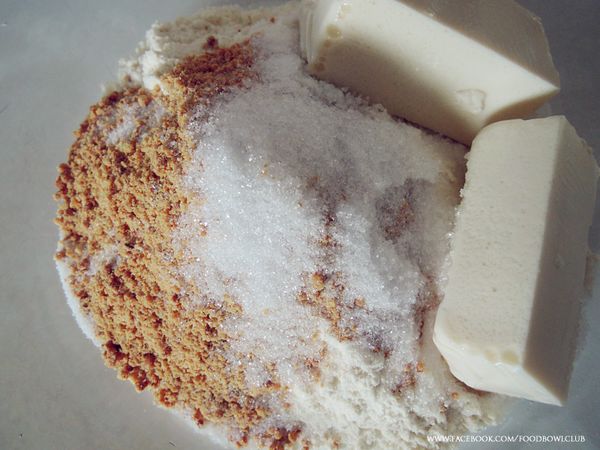 你需要的是:- 

豆腐- 80克,，松饼粉- 100克，花生粉-50克，盐- 适量，糖- 5汤匙。