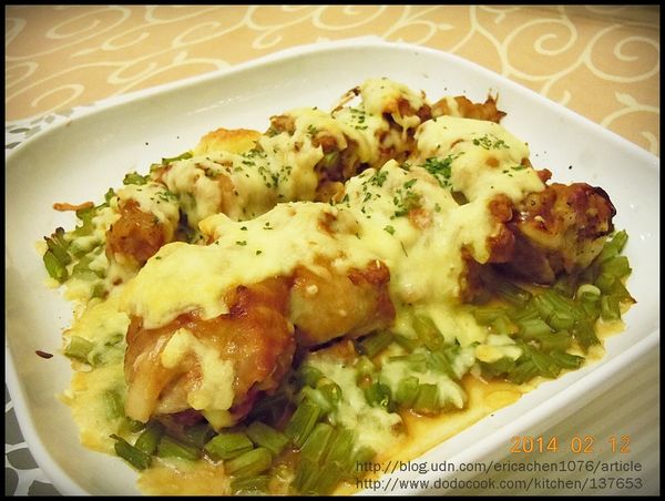 香濃可口深受小朋友喜愛的，起士焗烤肉丸。