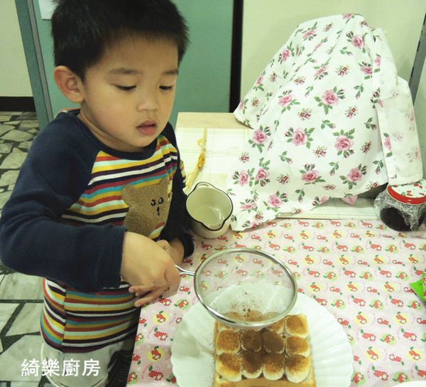 可以撒點無糖可可粉，中和甜度。