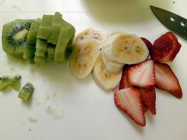 水果依照個人喜好增加或變換
將水果切成薄片