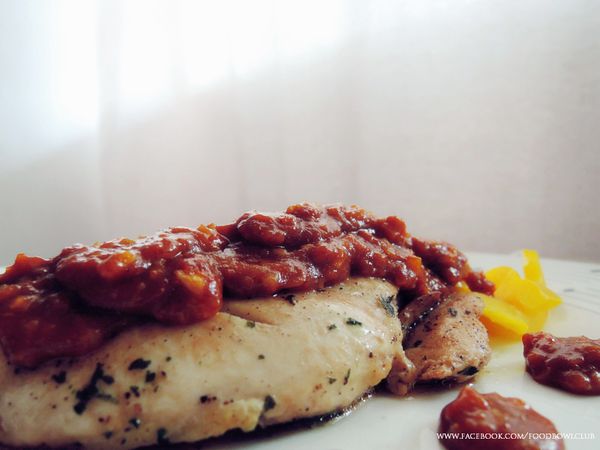 加入咖喱混合物后，再煮至成质地较厚的咖喱酱。 （我偏爱质地厚的咖喱，没有椰汁的味道，因为肠胃会受不了，如果你喜欢有椰子香，那就加进去=）