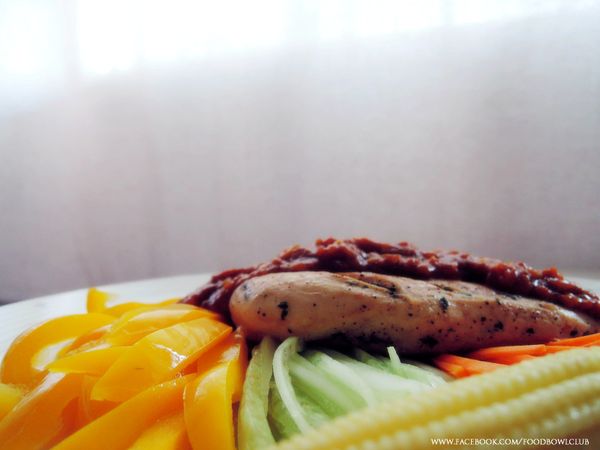 再次加入少许糖和盐。煮滚了，品尝它。味道刚好就可以熄火。咖哩酱完成啦~