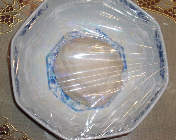 作法3,用保鮮膜蓋好, 防止表面乾硬,發酵30分