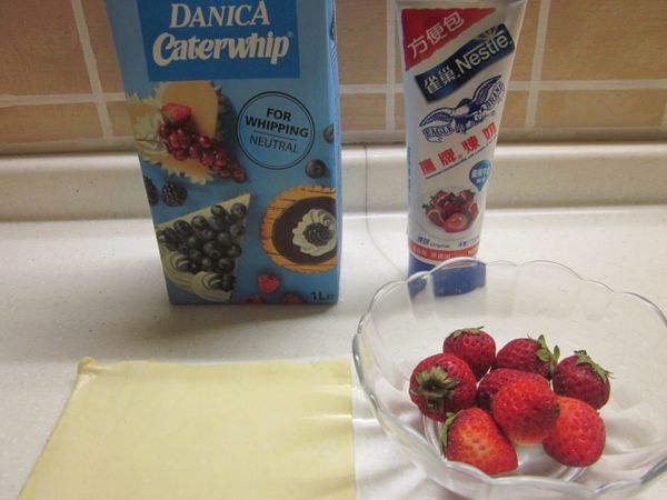 備齊材料,烤箱上下火預熱190度