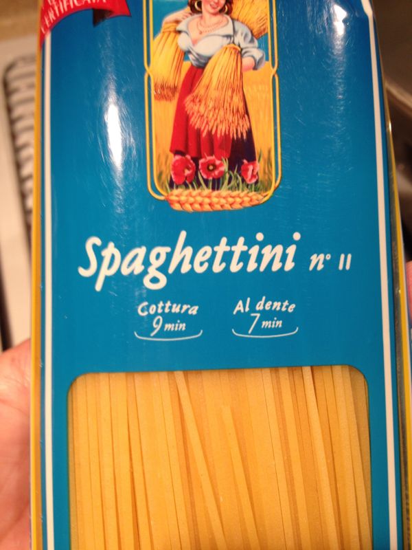 包裝上都常都會註明適合煮幾分鐘，9分鐘會是較合台灣人的口感、7分鐘則是麵心未透（彈牙）。請提前2分鐘把麵撈起來～