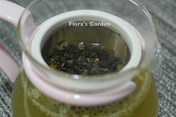 加入烏龍茶沖泡開即是金桔烏龍茶^^(或加綠茶也不錯~~)