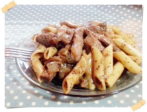 將通心粉加入炒勻即完成