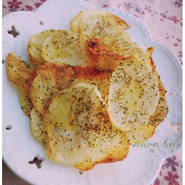 口感上不會像外面零食那麼酥脆  中間有些軟Q  也只適合現烤現吃 不適合放隔夜唷