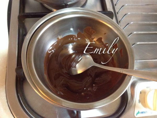 隔水加熱, 將巧克力溶化