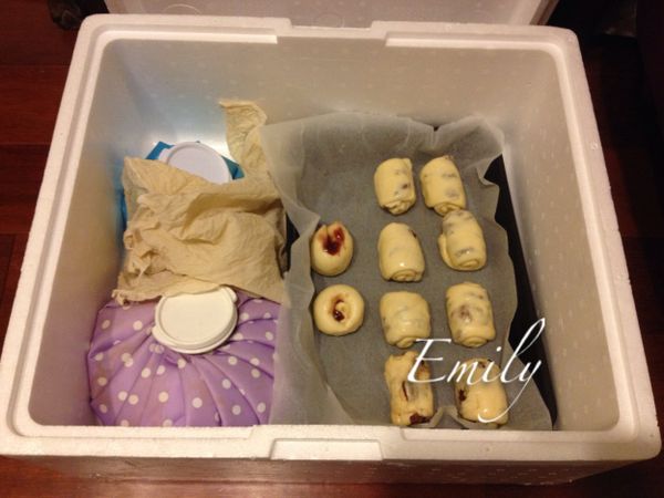 放入保麗龍盒中,進行第二次發酵50分鐘